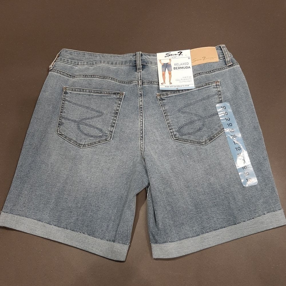 Seven7 Relaxed Bermuda Shorts Size 10 Mid Rise Cuffed Hem Stretch